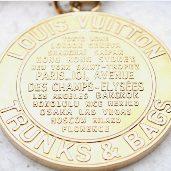 Louis Vuitton Handbags - 💋Vintage Louis Vuitton Coin Purse with Gold Key Clasp & Accessories